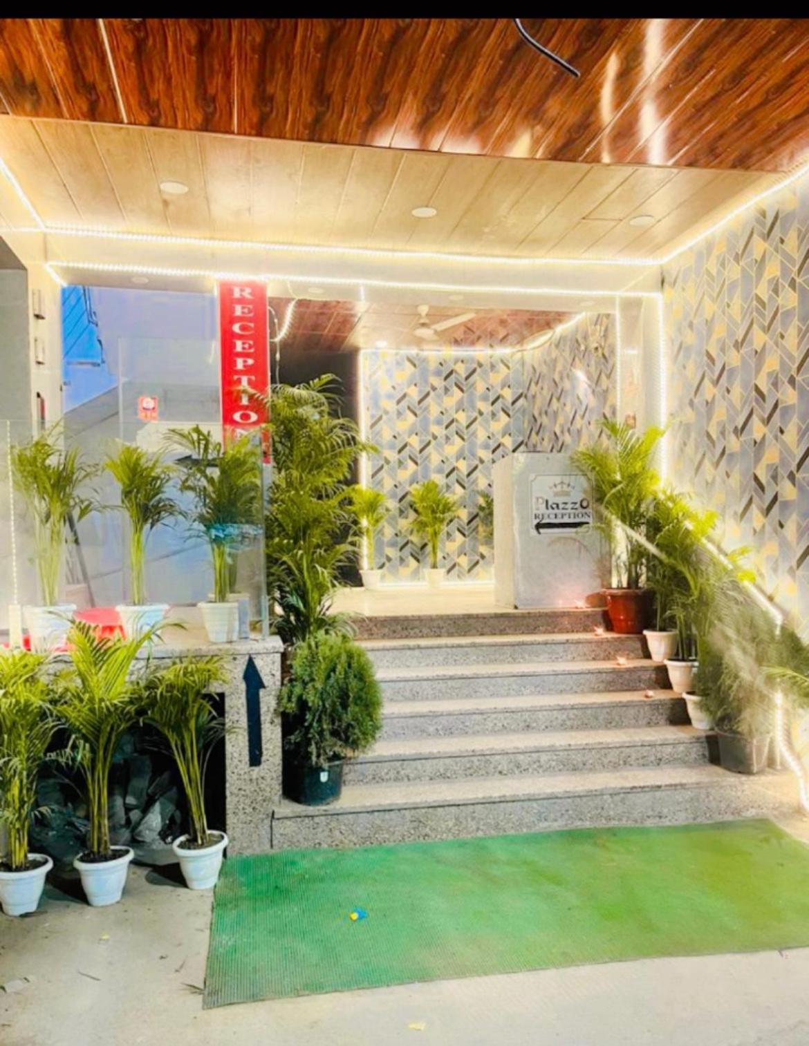 Bed and Breakfast Plazzo Prime Plaza At Delhi Airport Нью-Дели Экстерьер фото