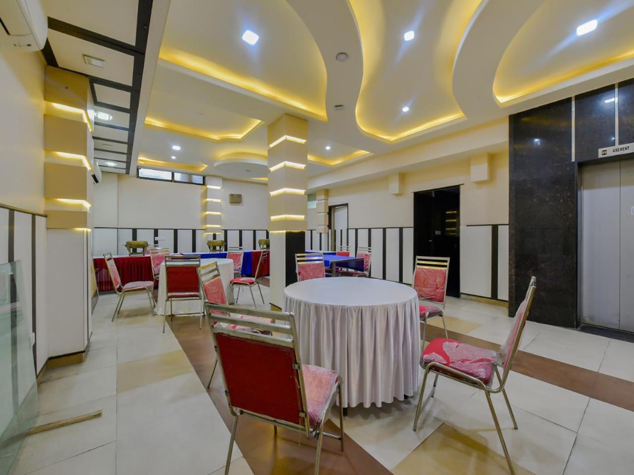 Bed and Breakfast Plazzo Prime Plaza At Delhi Airport Нью-Дели Экстерьер фото