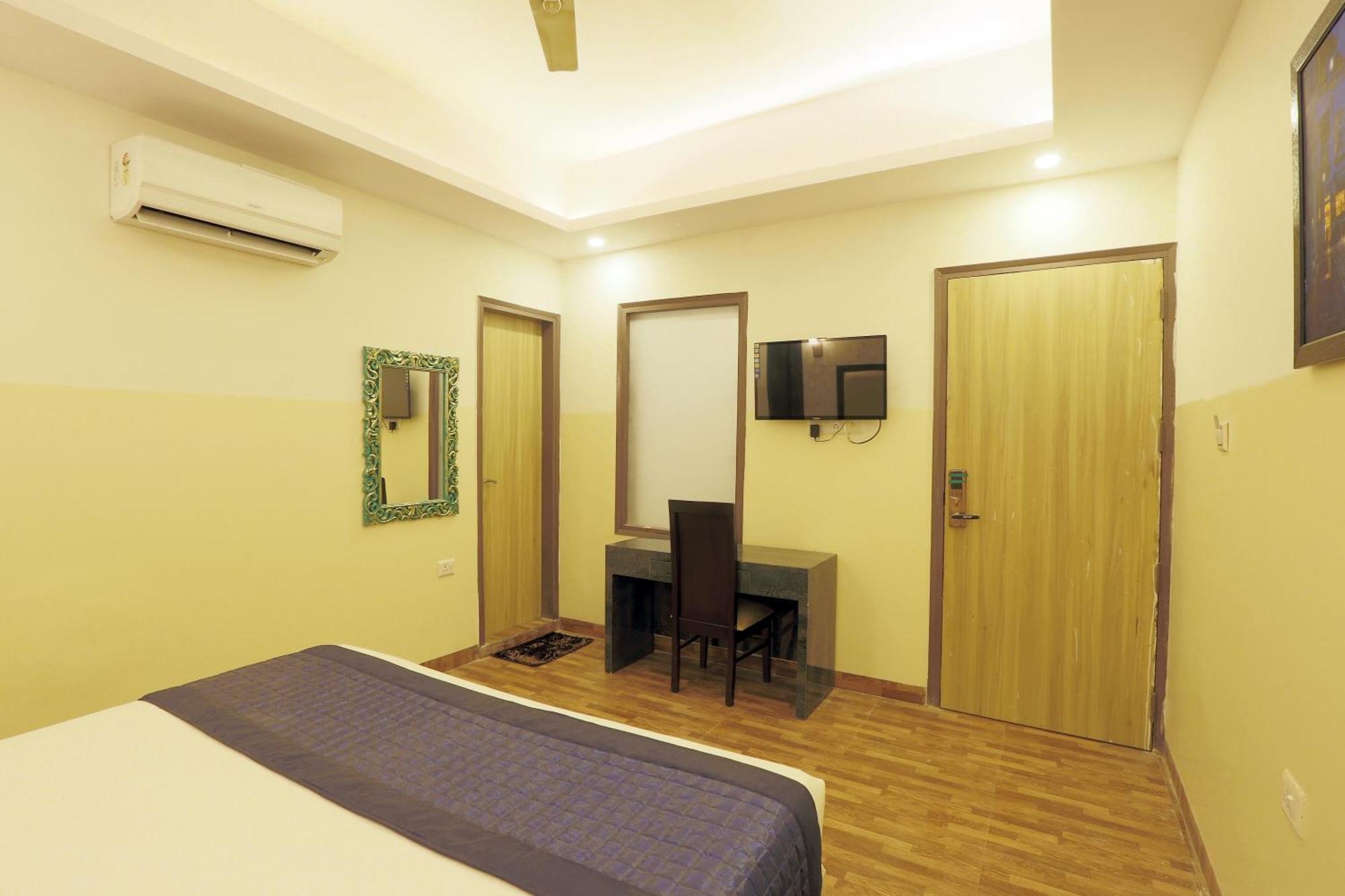 Bed and Breakfast Plazzo Prime Plaza At Delhi Airport Нью-Дели Экстерьер фото