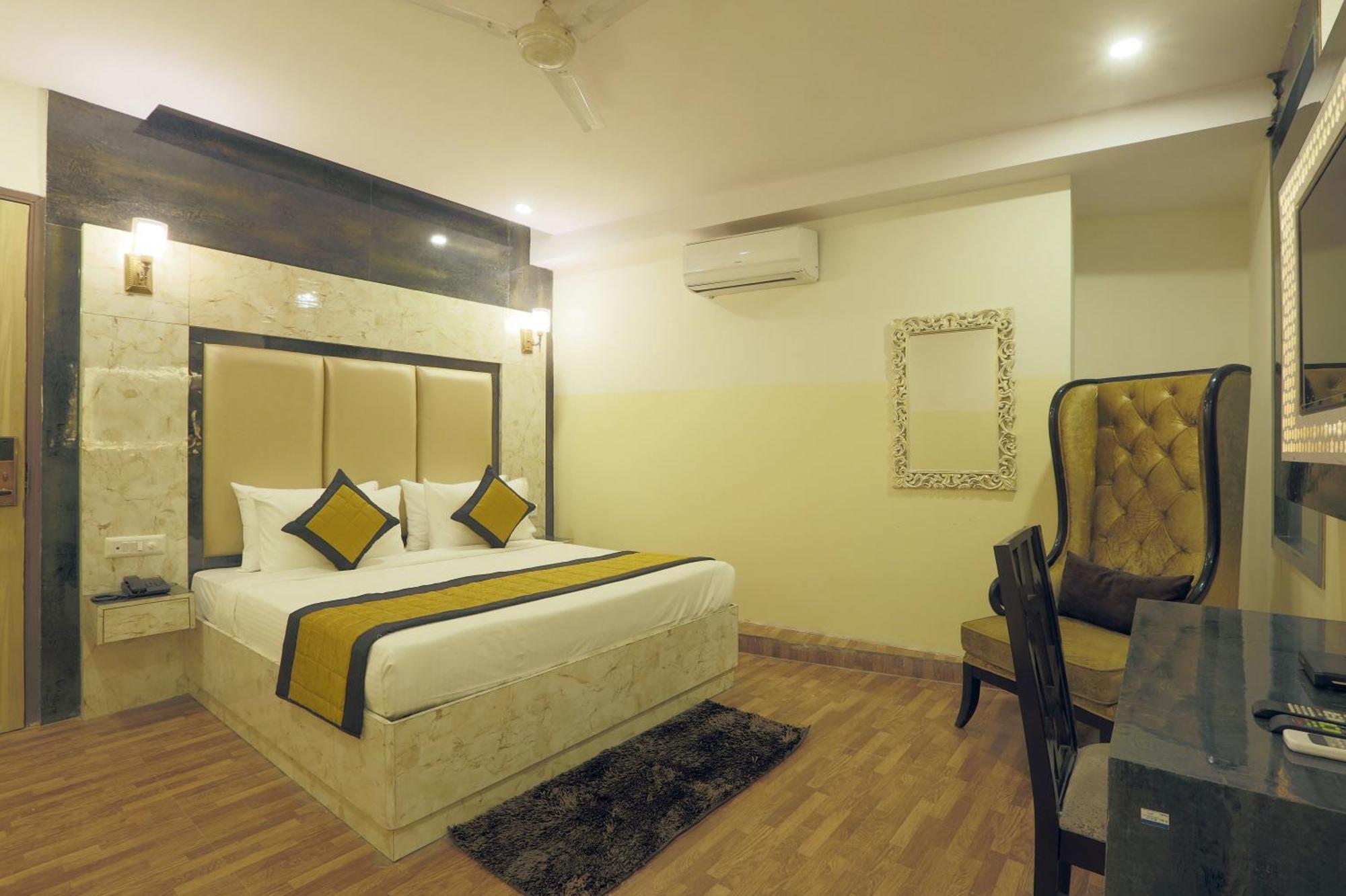 Bed and Breakfast Plazzo Prime Plaza At Delhi Airport Нью-Дели Экстерьер фото