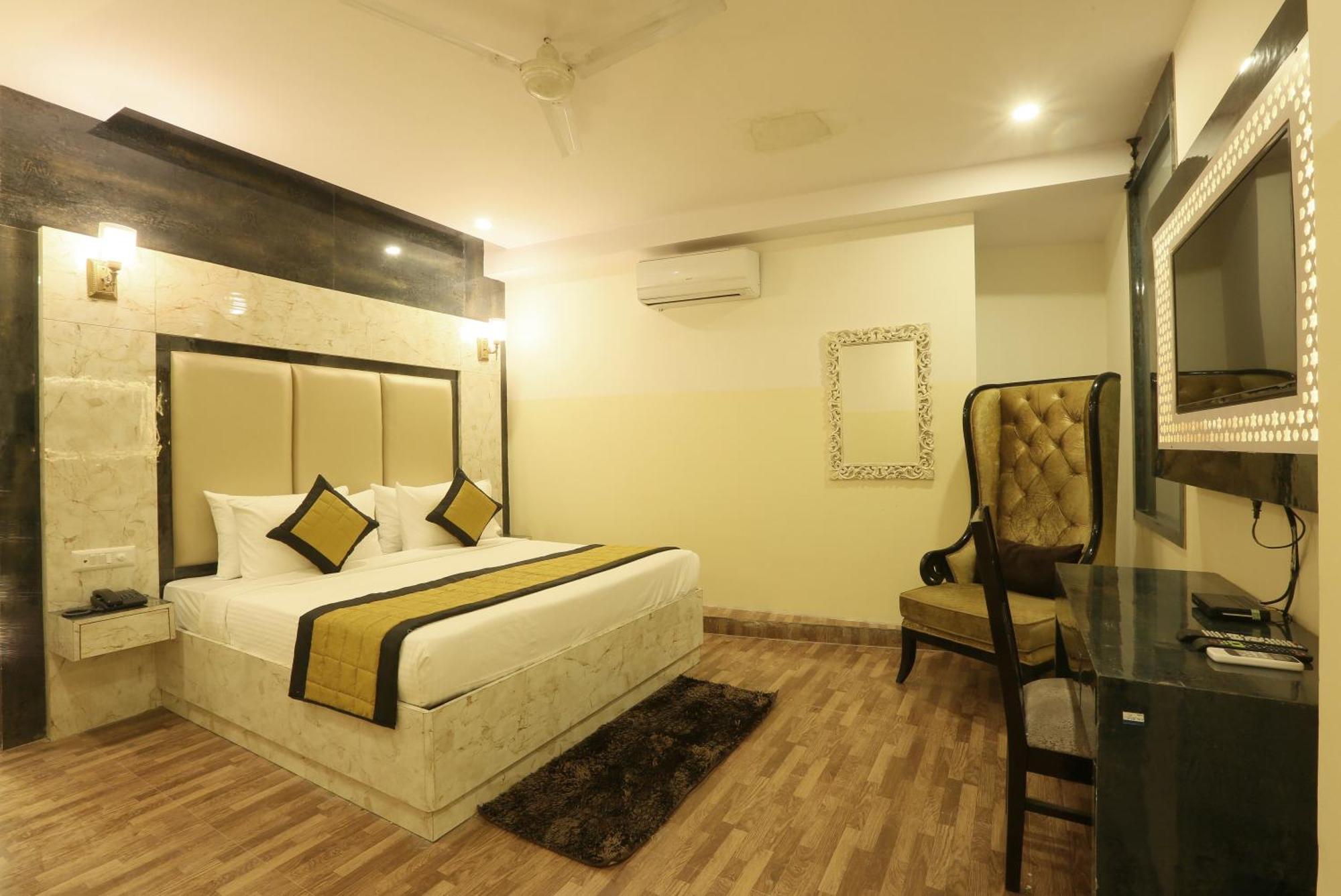 Bed and Breakfast Plazzo Prime Plaza At Delhi Airport Нью-Дели Экстерьер фото