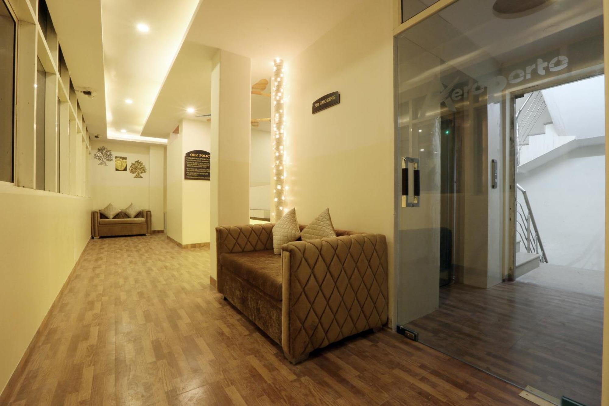 Bed and Breakfast Plazzo Prime Plaza At Delhi Airport Нью-Дели Экстерьер фото