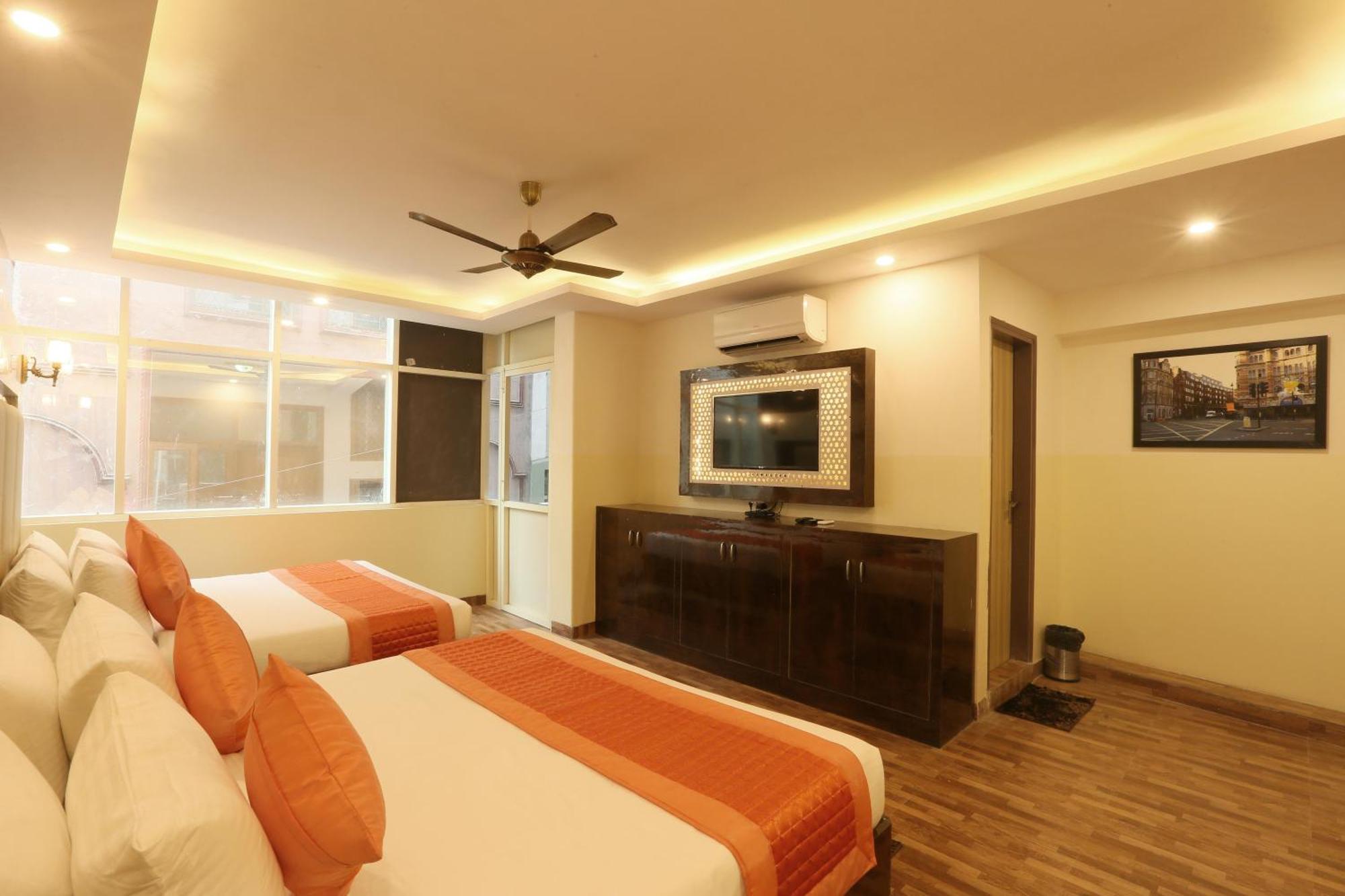 Bed and Breakfast Plazzo Prime Plaza At Delhi Airport Нью-Дели Экстерьер фото