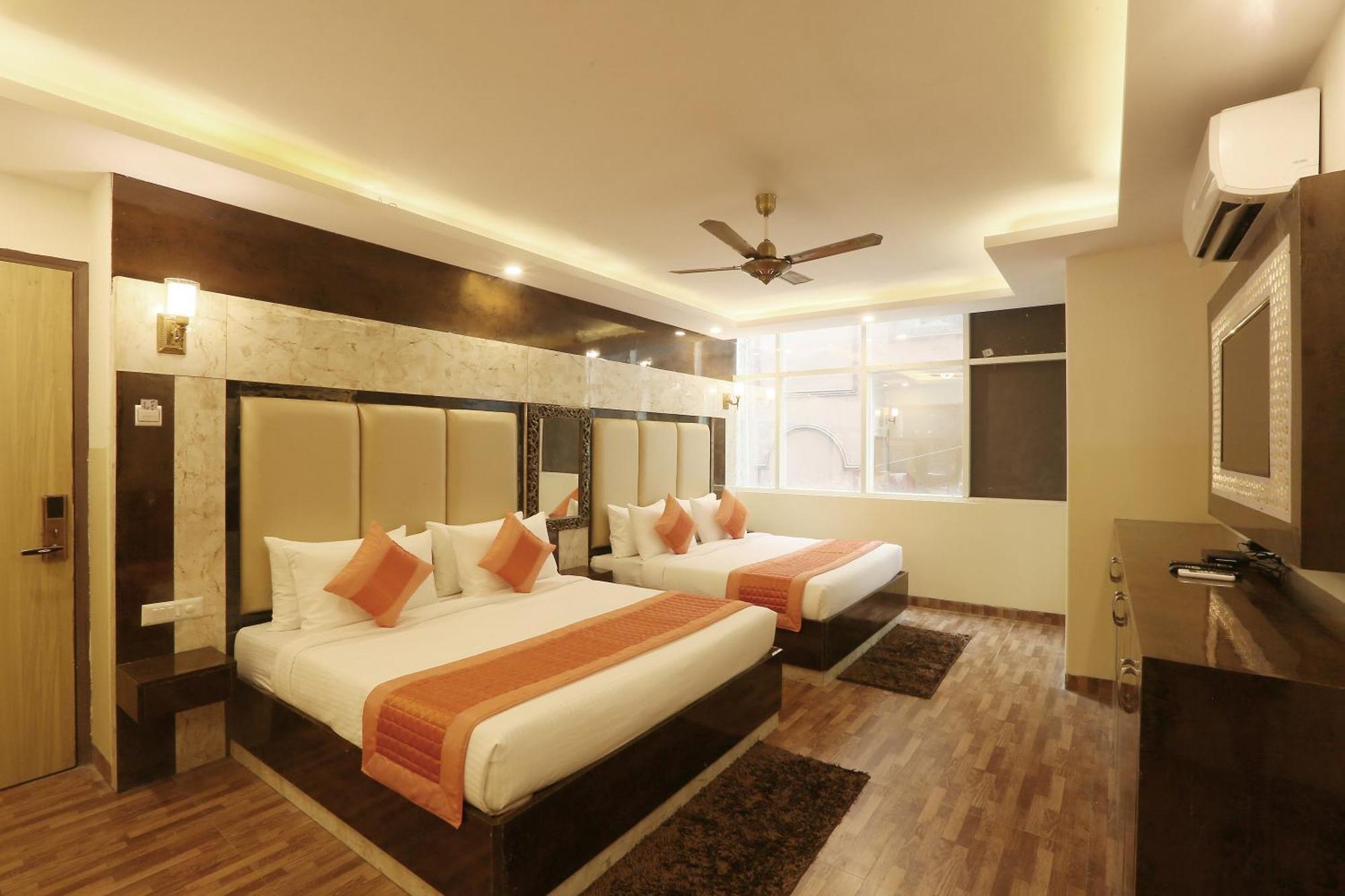 Bed and Breakfast Plazzo Prime Plaza At Delhi Airport Нью-Дели Экстерьер фото