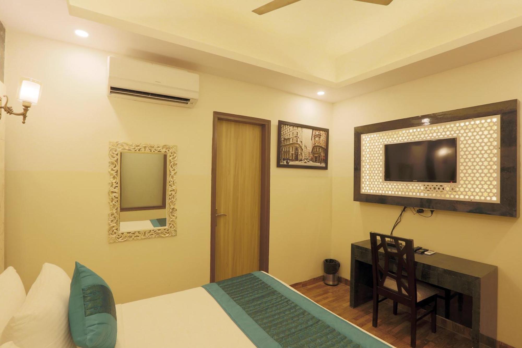 Bed and Breakfast Plazzo Prime Plaza At Delhi Airport Нью-Дели Экстерьер фото