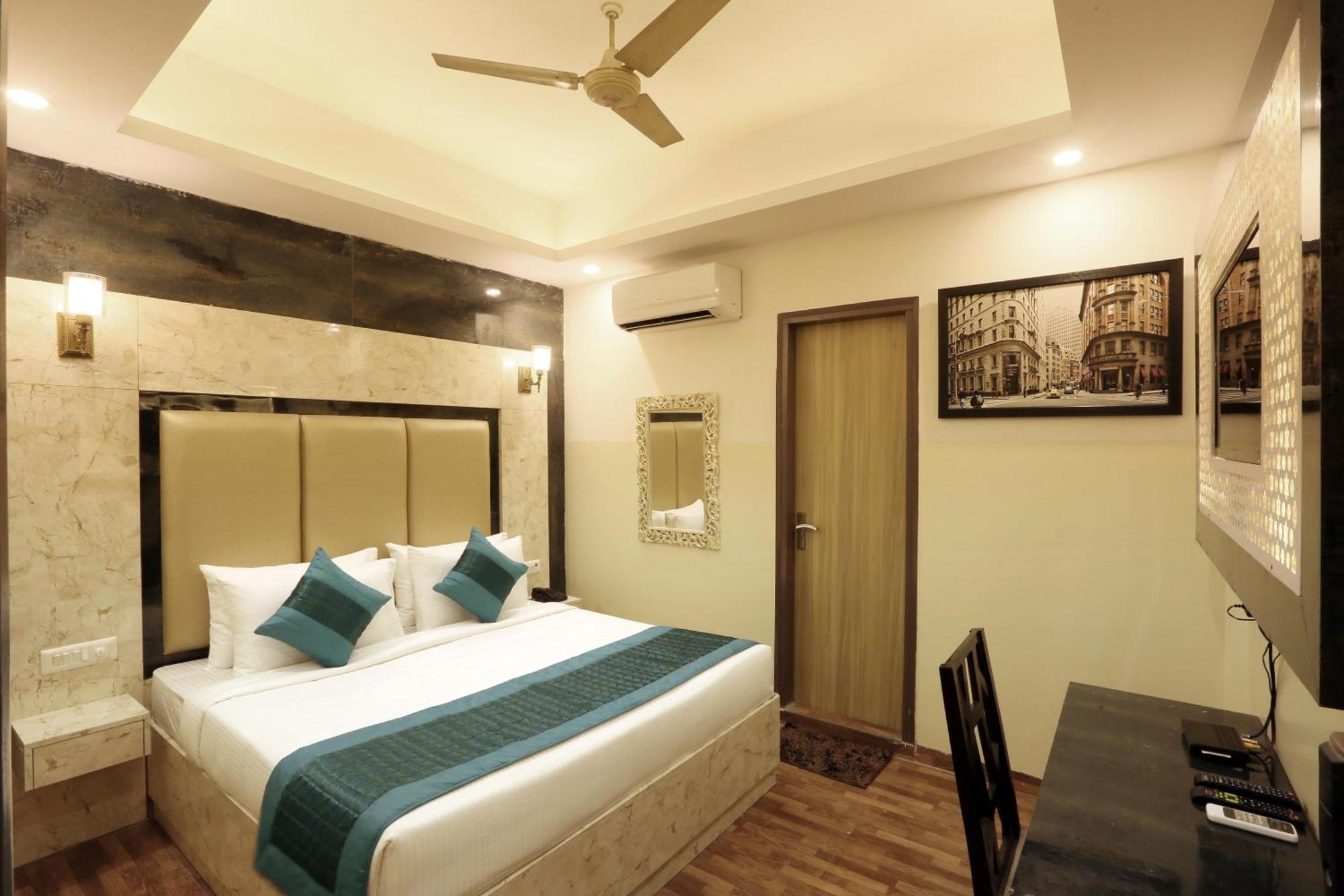 Bed and Breakfast Plazzo Prime Plaza At Delhi Airport Нью-Дели Экстерьер фото