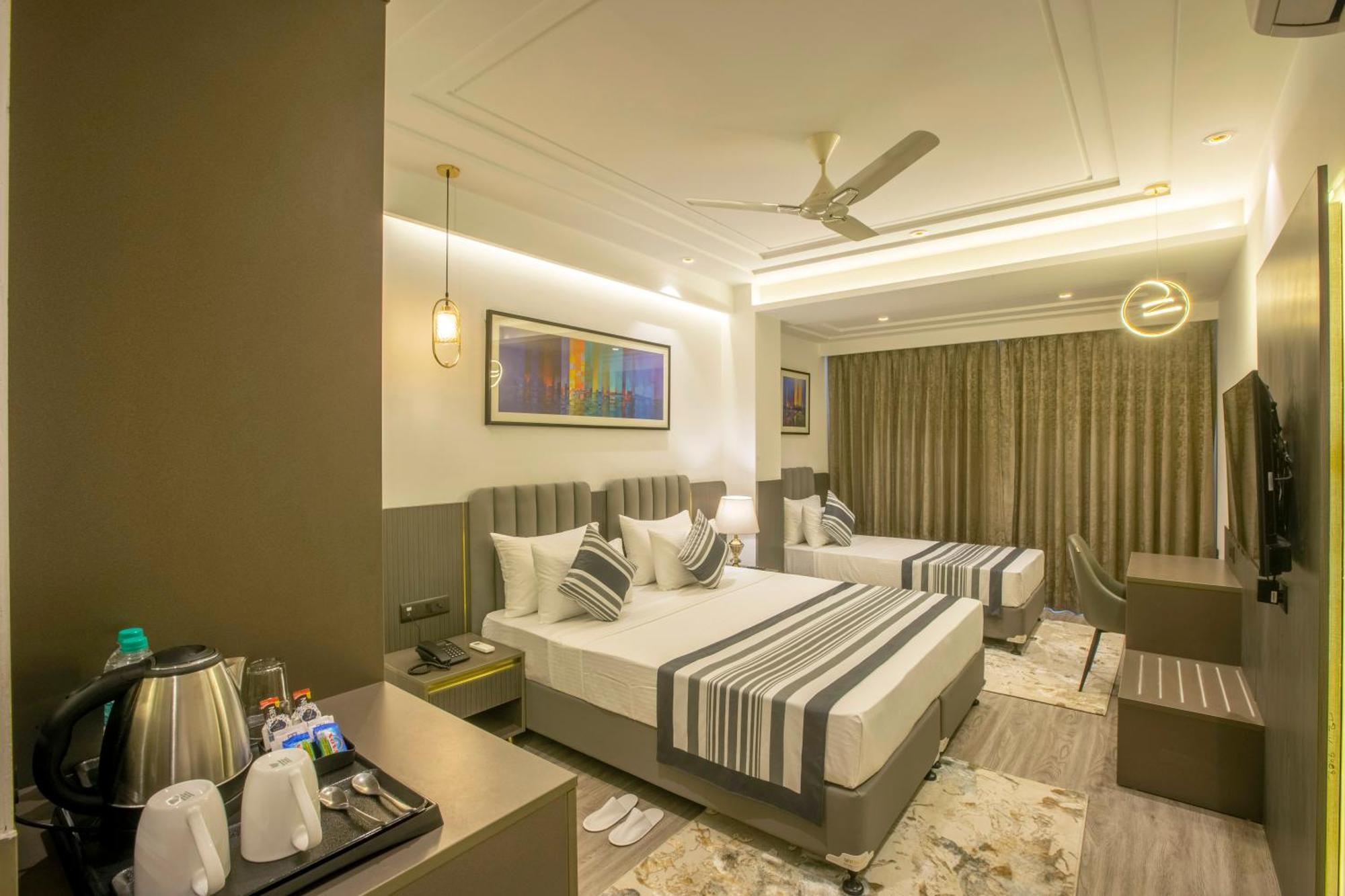 Bed and Breakfast Plazzo Prime Plaza At Delhi Airport Нью-Дели Экстерьер фото