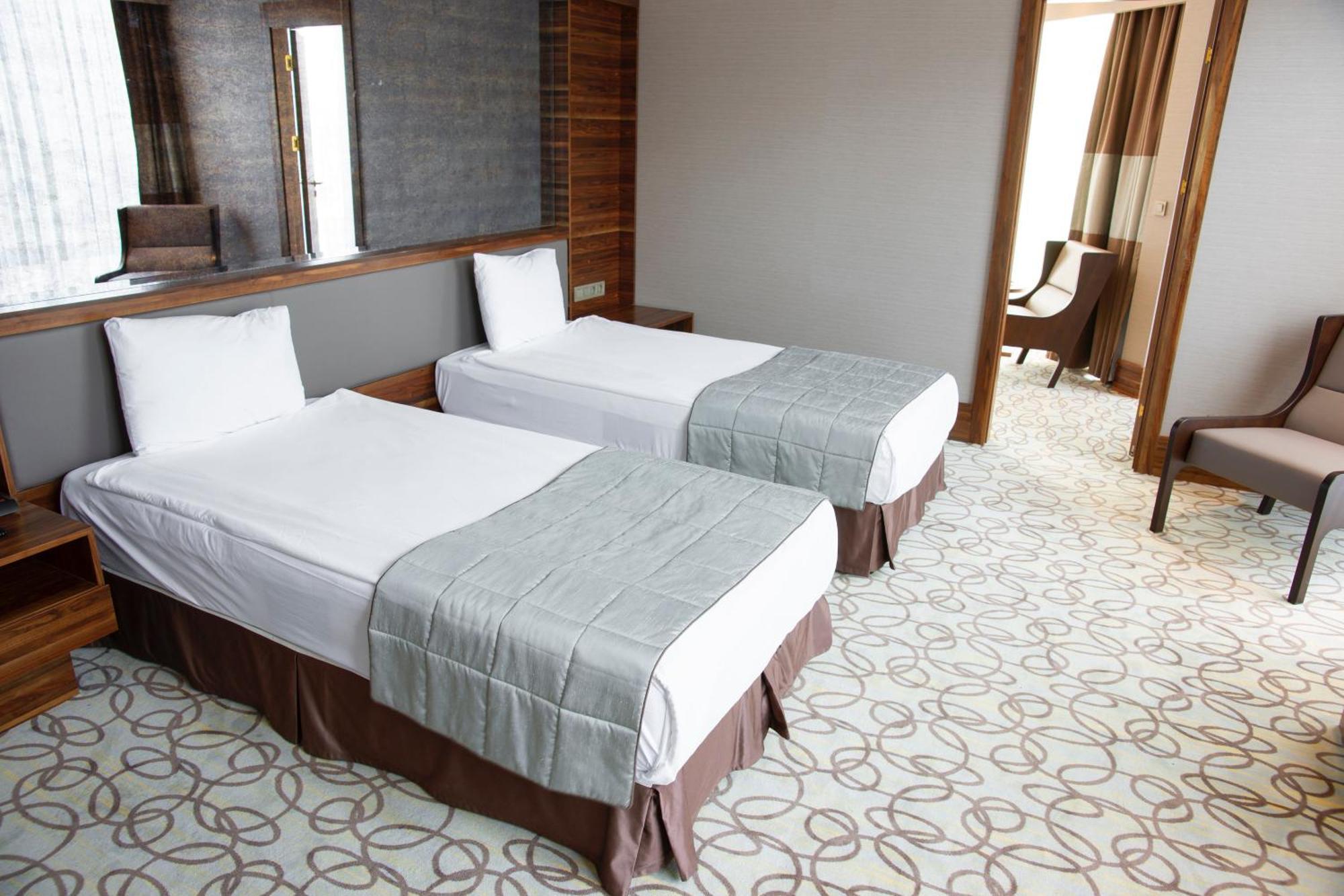 Bed and Breakfast Plazzo Prime Plaza At Delhi Airport Нью-Дели Экстерьер фото